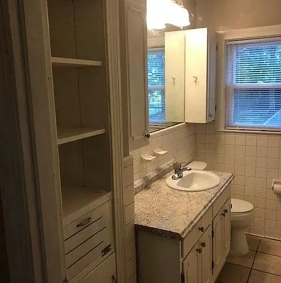 693 Loeb St — Photo 7