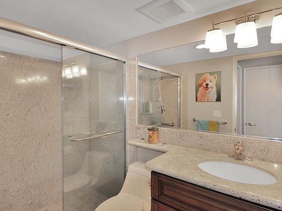 5th image of 582 W Huntington Dr Unit Q