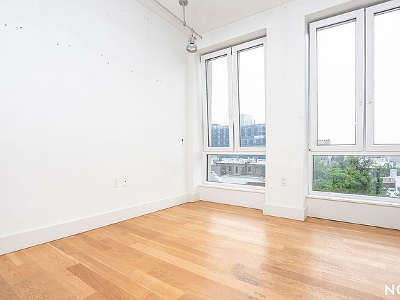 3rd image of 74 Maujer St APT 4C