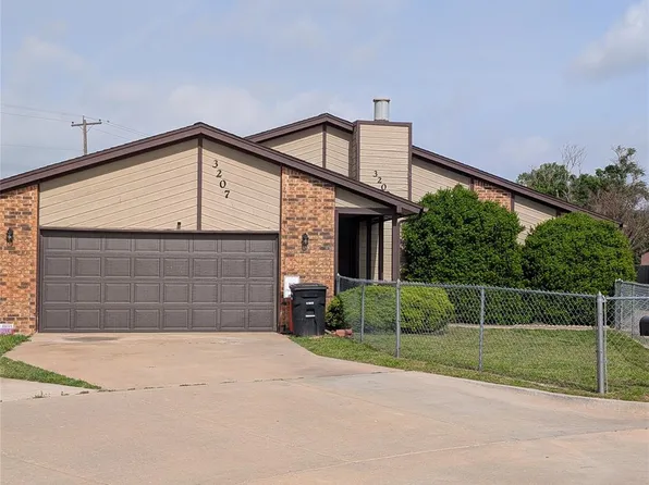 3207 Lois Arlene Cir, Moore, OK 73160