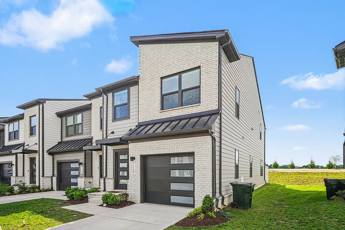 Building Photo - 1137 Riverbrook Dr