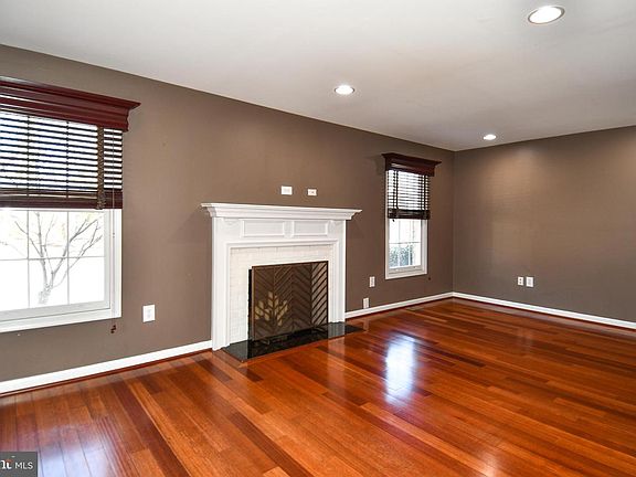 4th image of 1048 Windrush Ln #39