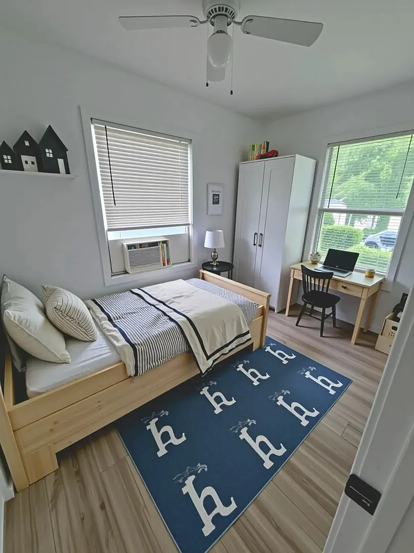 For Rent: Charming 2 Bed / 1 Bath Duplex with Backyard — Photo 2