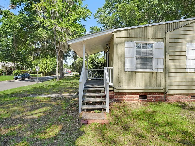 24 N Parkwood Dr — Photo 6