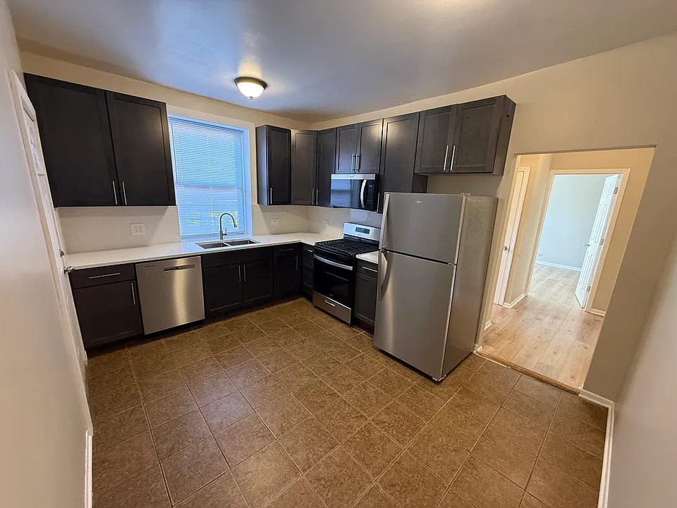 1523 1/2 W Farwell Ave #1A