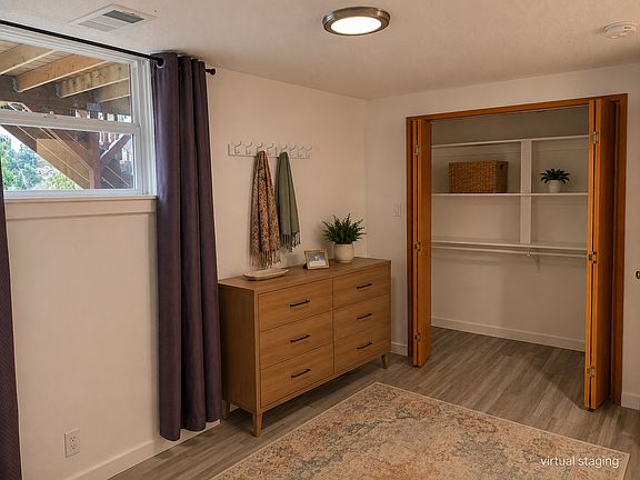 4th image of 4043 Alturus St W