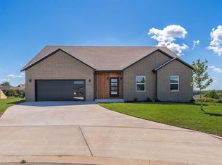 2220 W Braxton Ct, Ozark, MO 65721