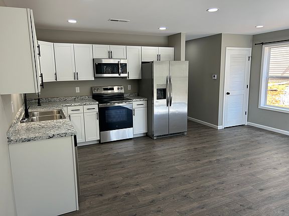 3rd image of 322 Keswick Dr