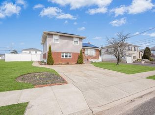 307 N Michigan Ave, Massapequa, NY 11758