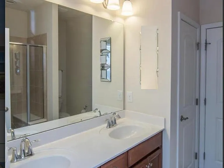 Master bath - Pendant as well as recessed lights
