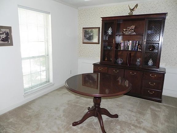 4th image of 3011 Bainbridge Ct