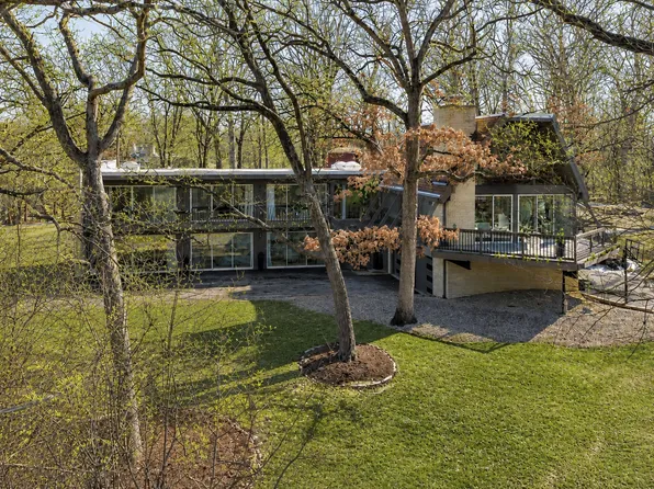431 Maplewood Dr, Barrington, IL 60010