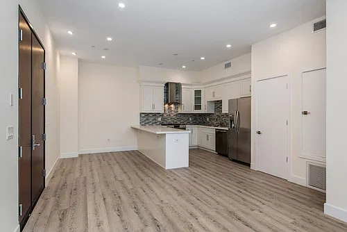 Floor plan 305