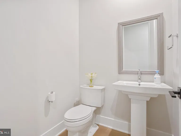12321 Potomac Hunt Rd — Photo 6