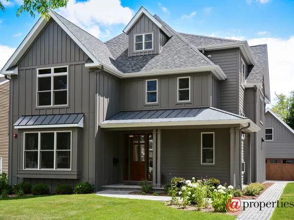 525 Division St, Barrington, IL 60010