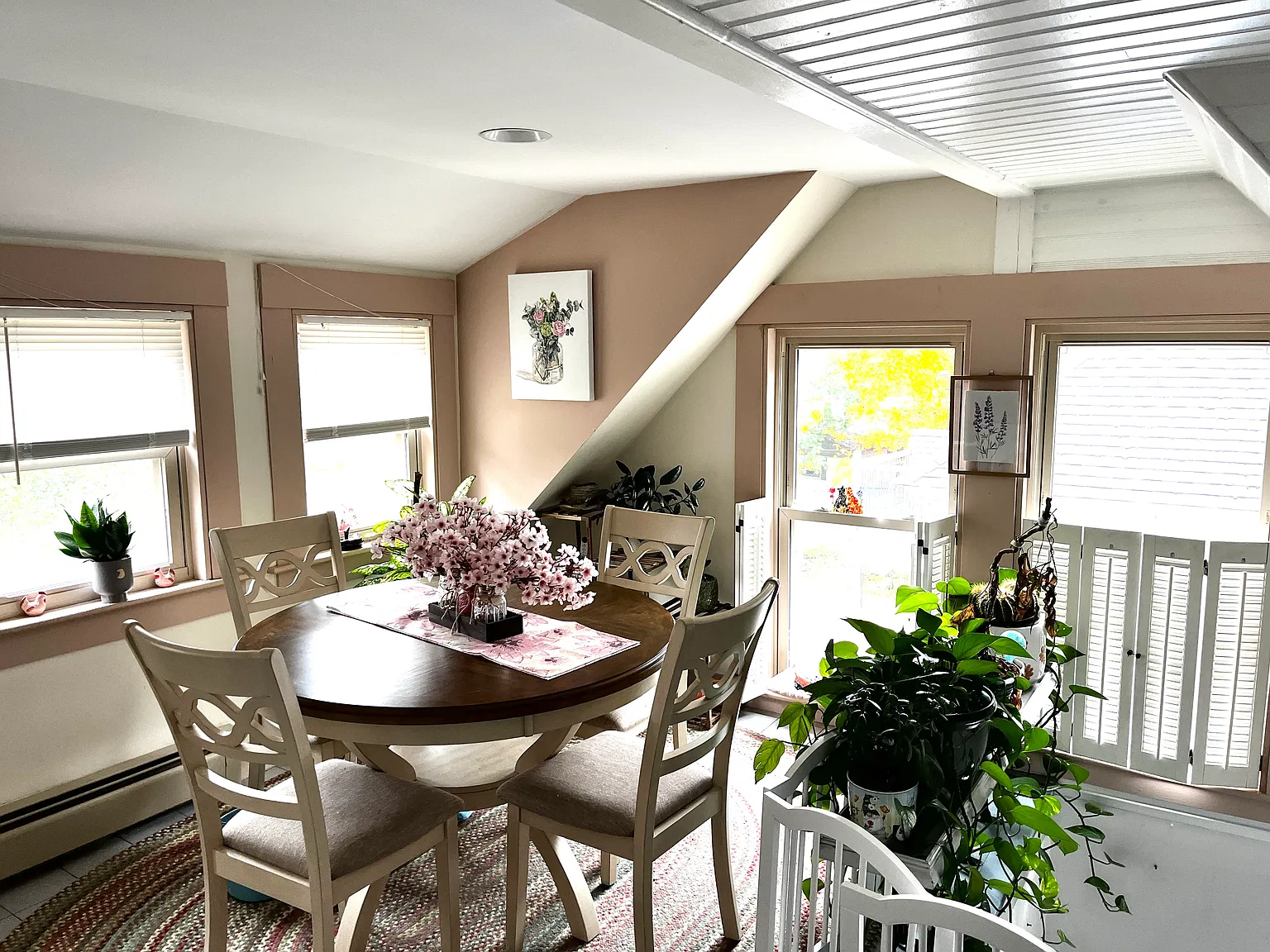 3 bed, $2,000 — Photo 1