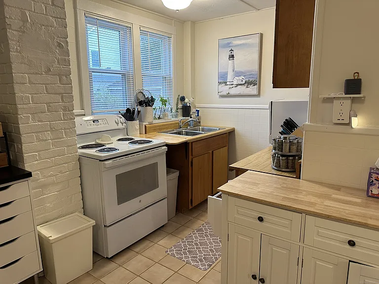 33 Sybil Ave — Photo 9