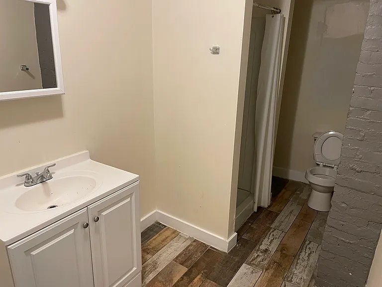 227 Roxbury St #2A — Photo 7
