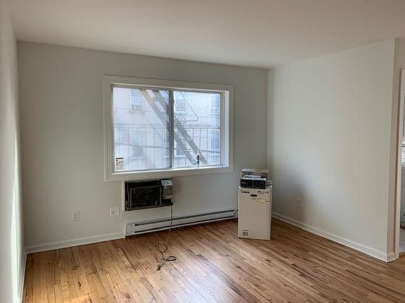 4th image of 484 Warburton Ave #3