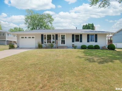 2230 Waveland Dr, Bettendorf, IA, 52722