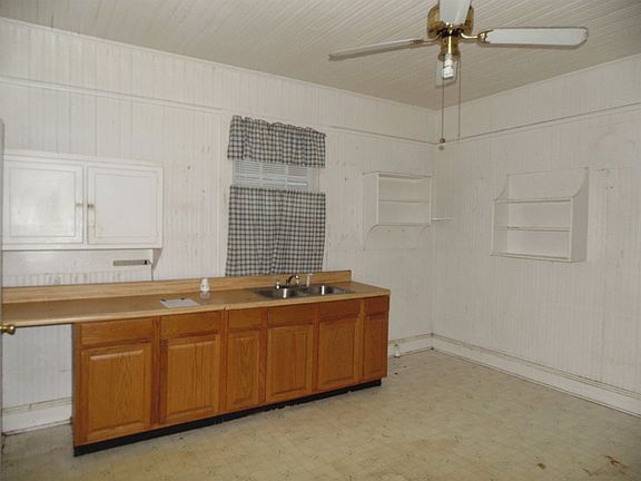 4th image of 477 Kingston St