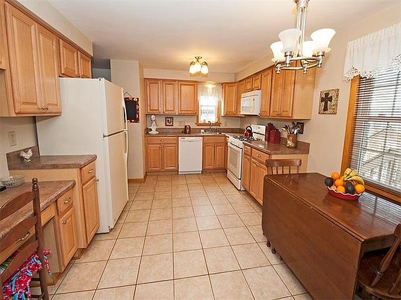 2nd image of 2754 Roselyn Dr