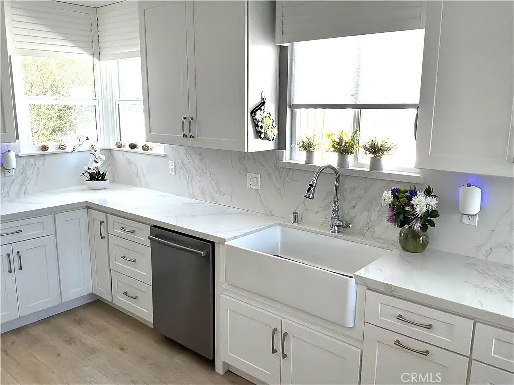 3 bed, 1.5 bath, 1121 sqft, $4,200 — Photo 3
