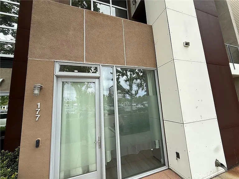 177 E City Place Dr — Photo 2