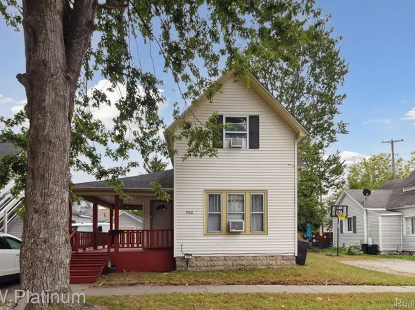 922 Willow St, Port Huron, MI 48060
