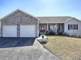 2429 Rolling Hills Dr, Mechanicsburg, PA 17055
