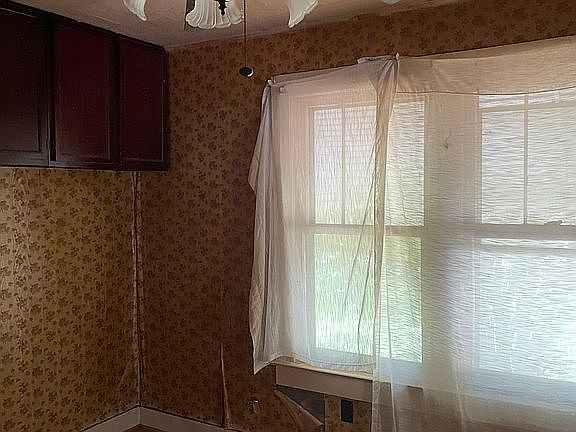 3rd image of 514 E Louise Ave