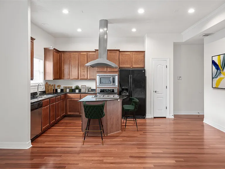 907 McKinney Park Ln — Photo 13