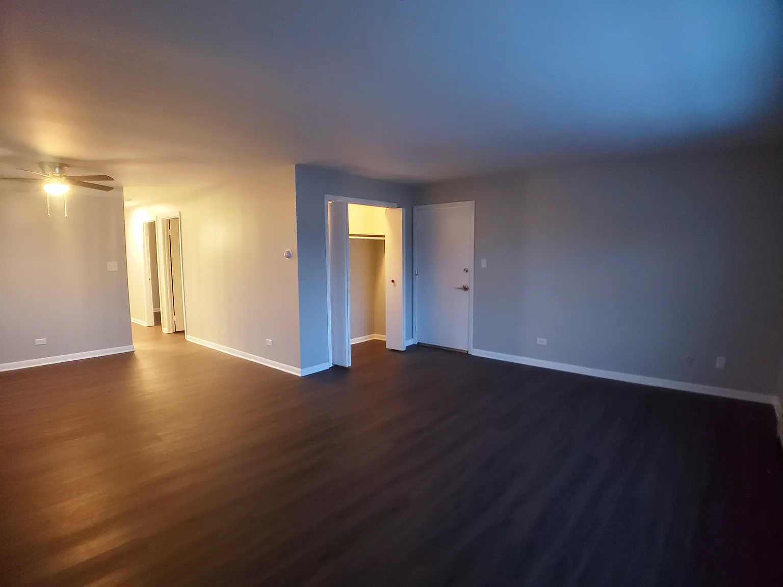 3 bed, 1.5 bath, 1000 sqft, $2,300 — Photo 2