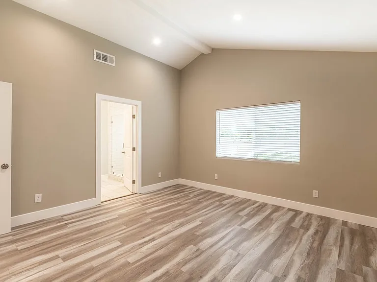 6633 Costello Ave — Photo 21