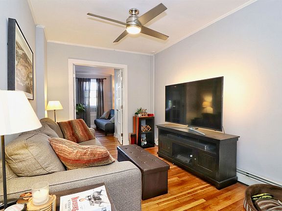 5th image of 63 Laidlaw Ave APT 2L