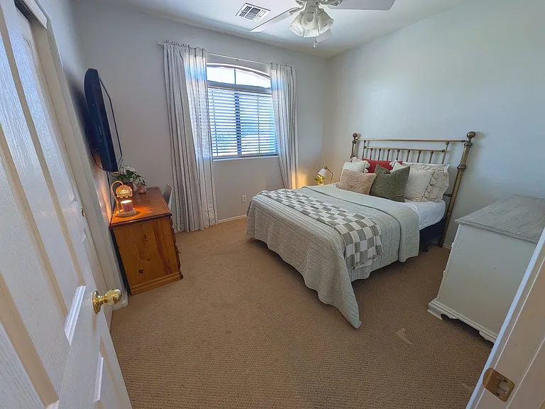 4053 E Reins Rd — Photo 23