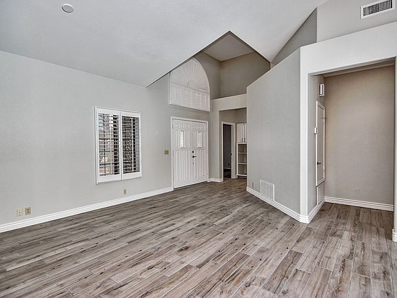 2nd image of 1827 N Salem