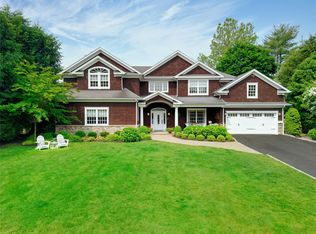 15 Elm Ln, Manhasset, NY 11030