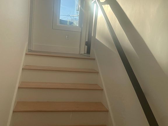 2nd image of 23 Hyde St #2