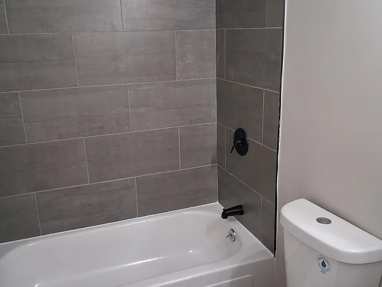 8229 Queens Dr — Photo 10
