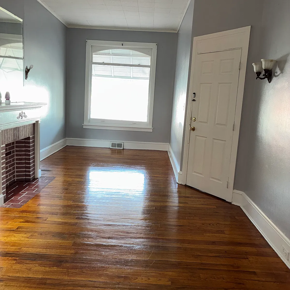 Building Photo - 330 N 4th St #1