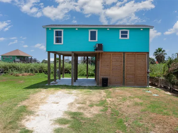 1938 Moms Rd, Bolivar Peninsula, TX 77650