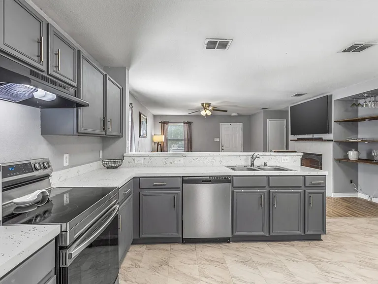 8610 Mountain Bluff Ln — Photo 12
