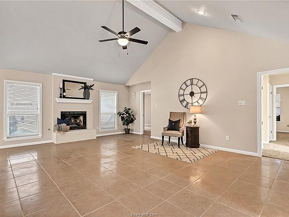 2nd image of 605 Coachlight Ct