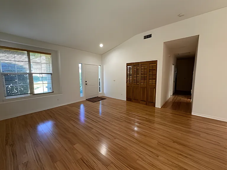 725 Asilo — Photo 9