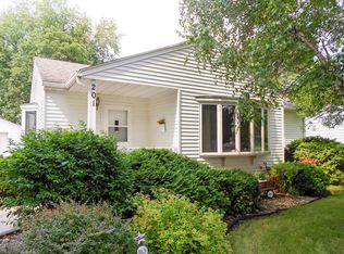 201 Easton Ave, Waterloo, IA 50702