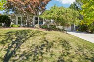 Fairway Dr-S0910-001.jpg