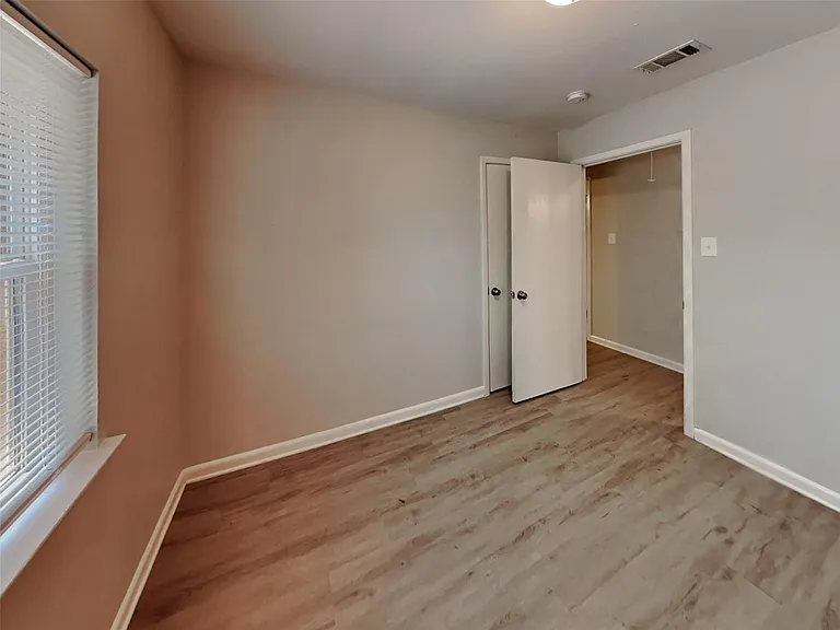 808 Laguna Dr — Photo 9