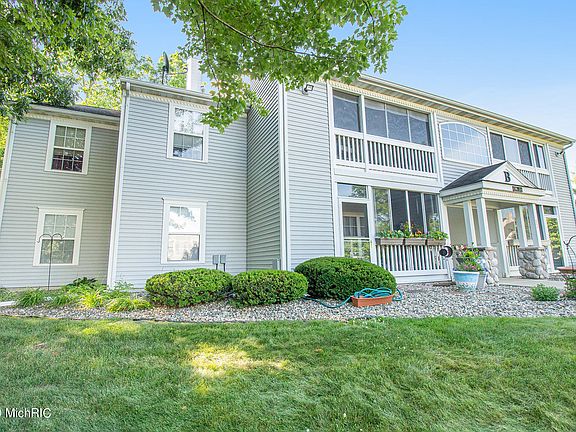 3rd image of 388 Westbrook Ct