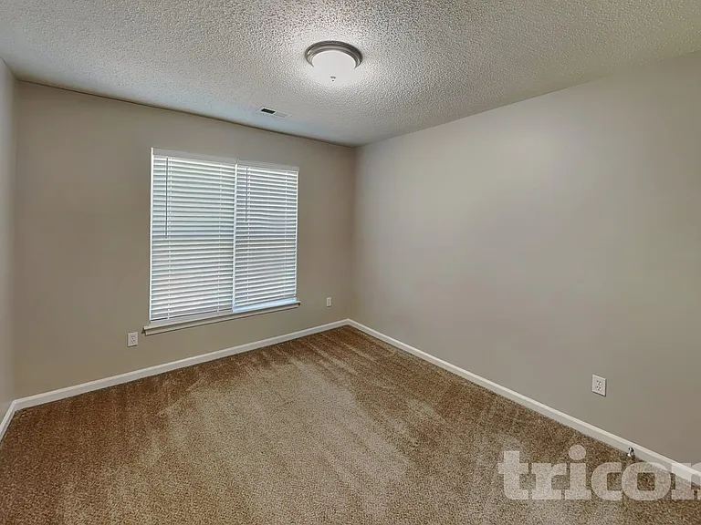 1405 Wessex Ct — Photo 11